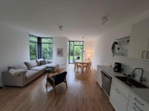 Stilvolle Wohnung mit Terrasse im Grünen